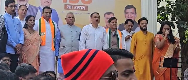 BJP Workers Protest Outside Abu Azmi’s Residence Over Vande Mataram Row