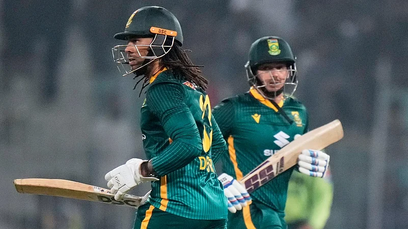 pakistan vs south africa match report 3rd odi 2025 toss update playing xi faisalabad