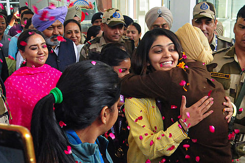 Harleen Deol, member of the Women's ODI World Cup 2025-winning Indian cricket team, being welcomed by her family members upon her arrival in Mohali, Punjab.