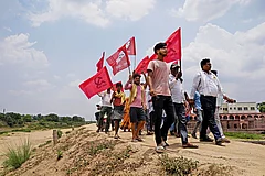 | Photo: Sandipan Chatterjee : A Strong Presence: CPI(ML)(Liberation) supporters on the march in rural Bihar