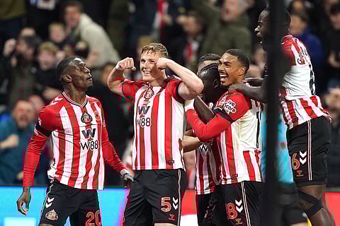 Sunderland's Daniel Ballard (second left) celebrates scoring his side's first goal during the English Premier League soccer match between Arsenal and Sunderland, in Sunderland, England.
