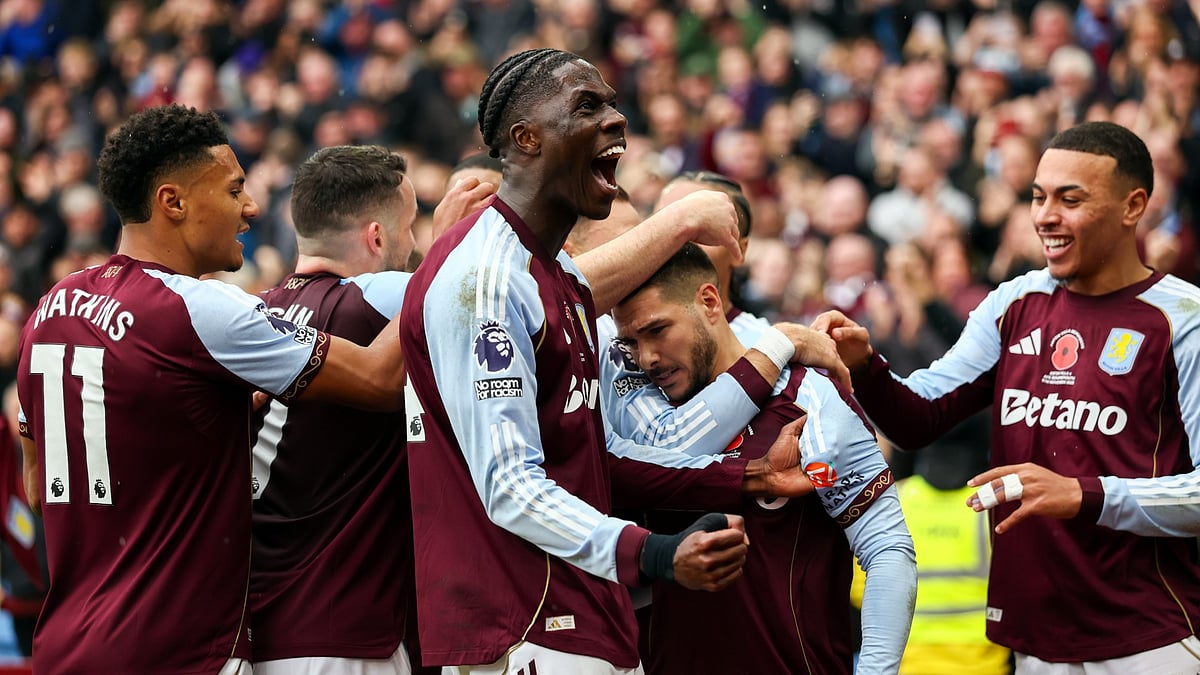 Aston Villa players celebrate Emiliano Buendia's goal against Bournemouth in English Premier League 2025-26. - null