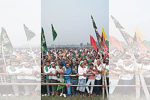 | Photo: Sandipan Chatterjee : Waiting for Change: A Mahagathbandhan election rally in Dharhara village in Bihar
