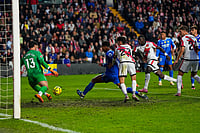 Rayo Vallecano Vs Real Madrid, La Liga: Los Franjirrojos Stifle Los Blancos In 0-0 Draw | Photo: AP/Manu Fernandez : Rayo's goalkeeper Augusto Batalla stops the ball to prevent Real Madrid's Jude Bellingham from scoring during a Spanish La Liga soccer match between Rayo Vallecano and Real Madrid in Madrid, Spain.