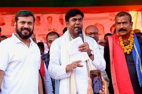 Vikassheel Insaan Party chief Mukesh Sahni and AICC in-charge of NSUI Kanhaiya Kumar during a rally for Bihar Assembly elections, in Sitamarhi.