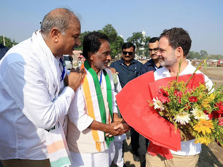 Lok Sabha Leader of Opposition Rahul Gandhi being welcomed by Congress workers on his arrival to address a public meeting for the second and final phase of the Bihar assembly election, at Bahadurganj in Kishanganj on Sunday - IMAGO / ANI News