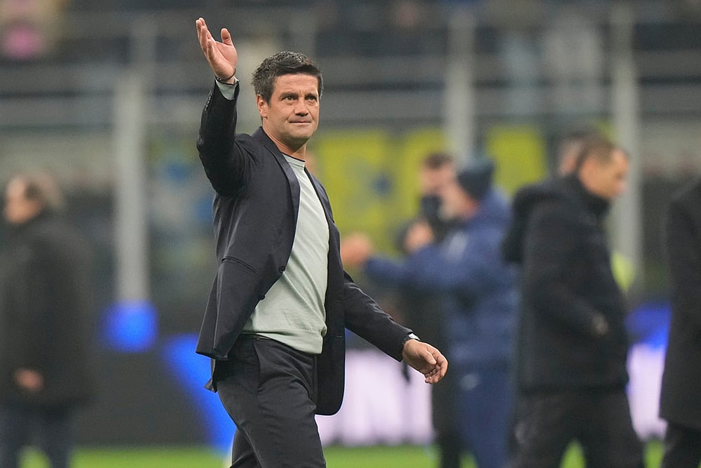 Inter Milan's head coach Cristian Chivu celebrates at the end of a Serie A soccer match between Inter Milan and Lazio, in Milan, Italy. - | Photo: AP/Luca Bruno