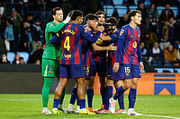 Celta Vigo 2-4 FC Barcelona, La Liga: Lewandowski Hat-Trick Settles Six-Goal Contest | Photo: AP/Lalo R. Villar : Barcelona players celebrate at the end of the Spanish La Liga soccer match between Celta Vigo and Barcelona in Vigo, Spain.