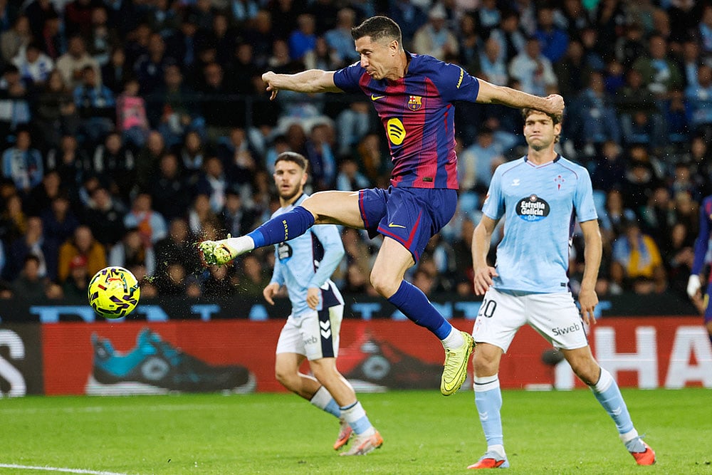 La Liga soccer Celta Vigo vs Barcelona-Robert Lewandowski 