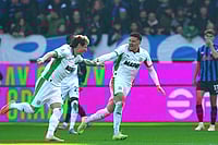 Atalanta 0-3 Sassuolo, Serie A: Berardi Brace Stuns Hosts In Big Win For Neroverdi | Photo: Spada/LaPresse via AP : Sassuolo's Andrea Pinamonti, left, celebrates with teammates after scoring their side's second goal during a Serie A soccer match between Atalanta and Sassuolo, in Bergamo, northern Italy.