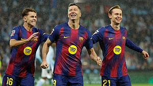 | Photo: AP/Lalo R. Villar : Barcelona's Robert Lewandowski celebrates scoring his side's opening goal from the penalty spot during the Spanish La Liga match against Celta Vigo on Sunday, November 9, 2025.