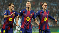 | Photo: AP/Lalo R. Villar : Barcelona's Robert Lewandowski celebrates scoring his side's opening goal from the penalty spot during the Spanish La Liga match against Celta Vigo on Sunday, November 9, 2025.