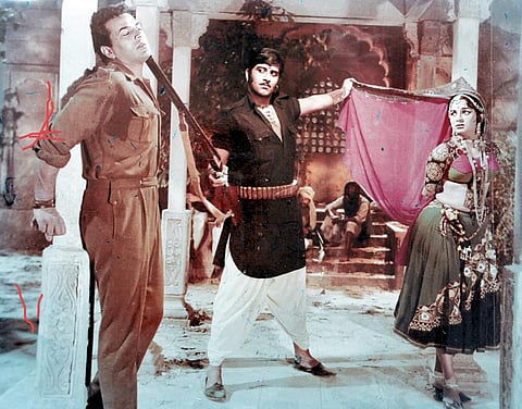 Dharmendra, Vinod Kumar and Asha Parekh in Mera Gaon Mera Desh (1971)