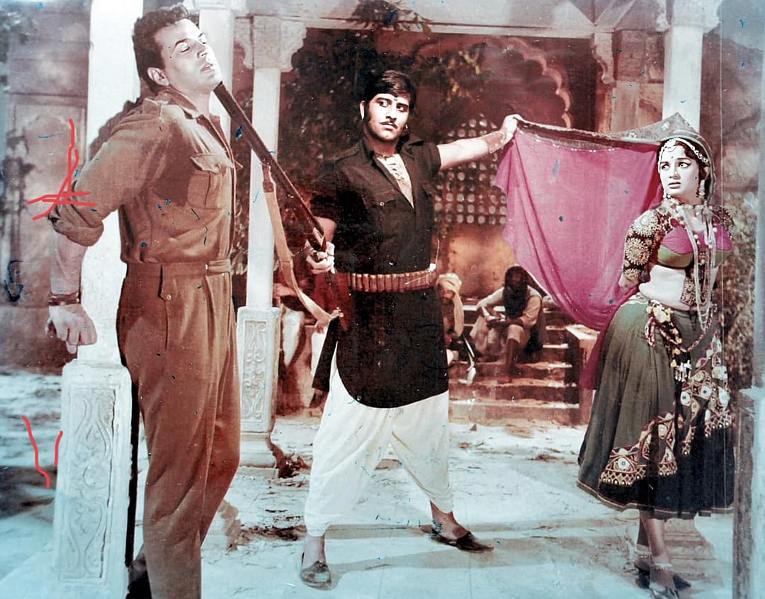 Dharmendra, Vinod Kumar and Asha Parekh in Mera Gaon Mera Desh (1971)