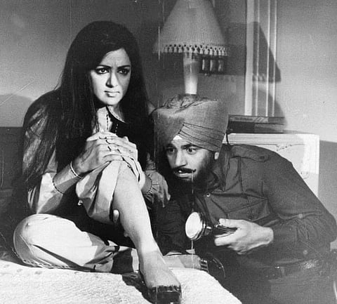 Hema Malini and Dharmendra in Jugnu (1973)