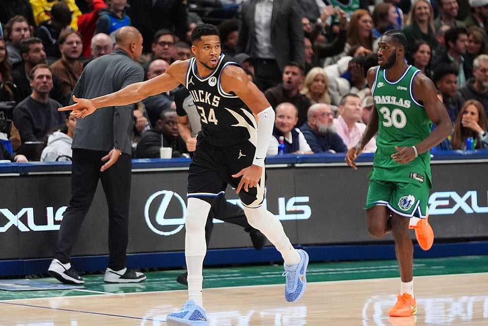 NBA: Milwaukee Bucks vs Dallas Mavericks