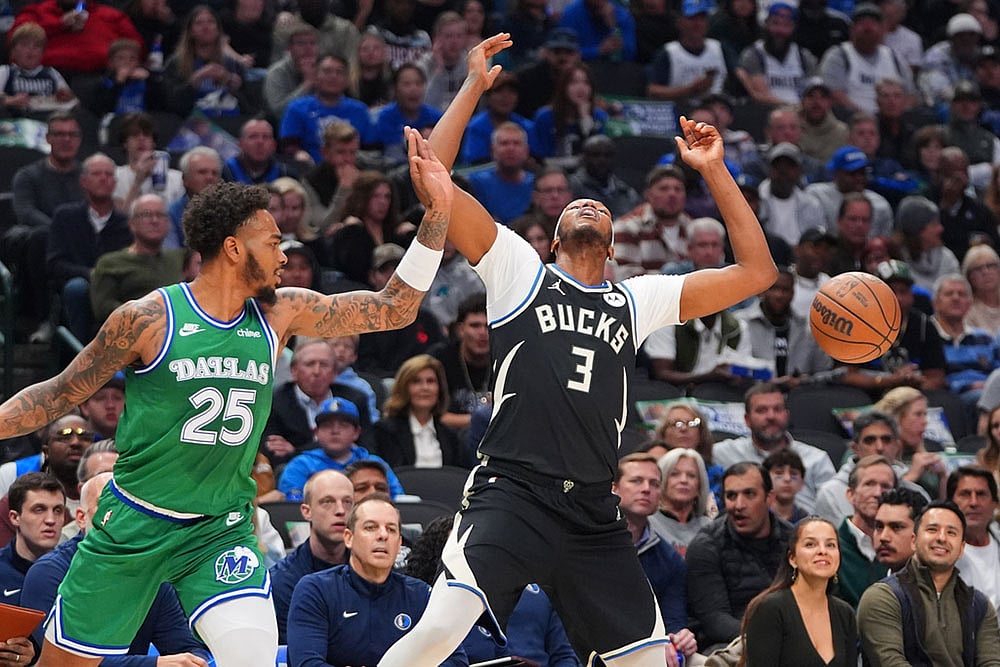 NBA Basketball: Milwaukee Bucks vs Dallas Mavericks