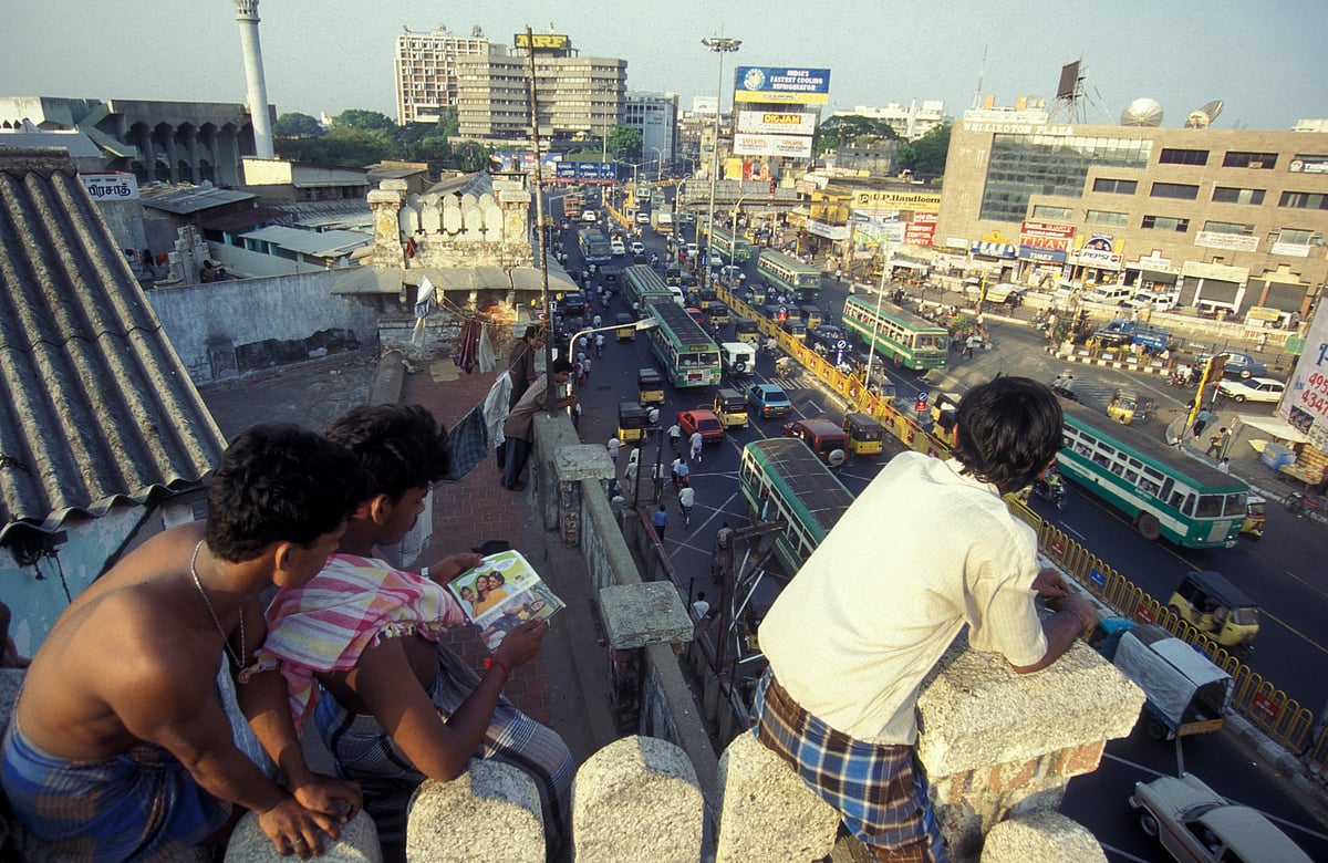 Shutterstock : Migrant Workers 