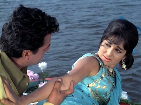Asha Parekh and Dharmendra in Aaye Din Bahaar Ke (1966)