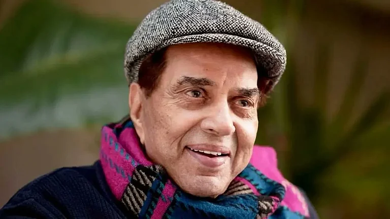 Dharmendra discharged from hospital - X