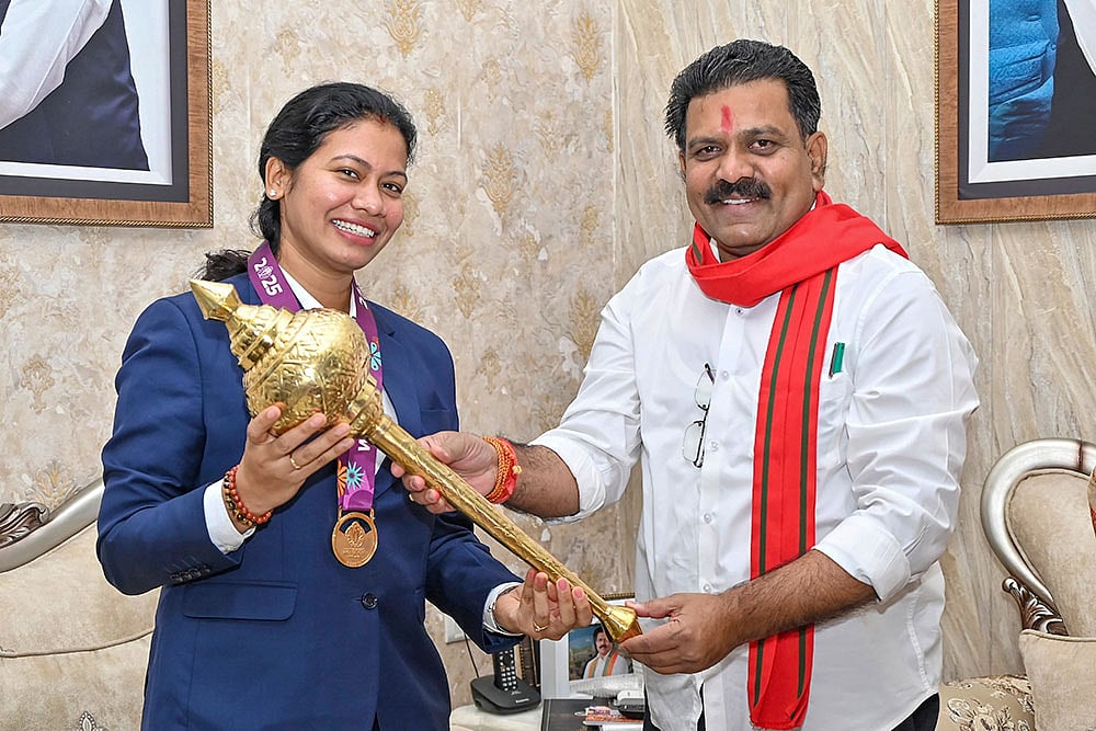 Felicitation of physiotherapist of World Cup-winning team
