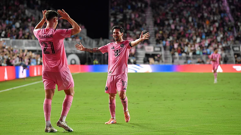Inter Miami forward Tadeo Allende celebrates with Lionel Messi after a goal during the second half of Game 3 in the first round of MLS soccer's Western Conference playoffs against Nashville SC in Fort Lauderdale, Fla., Nov. 8, 2025. - | Photo: AP/Michael Laughlin