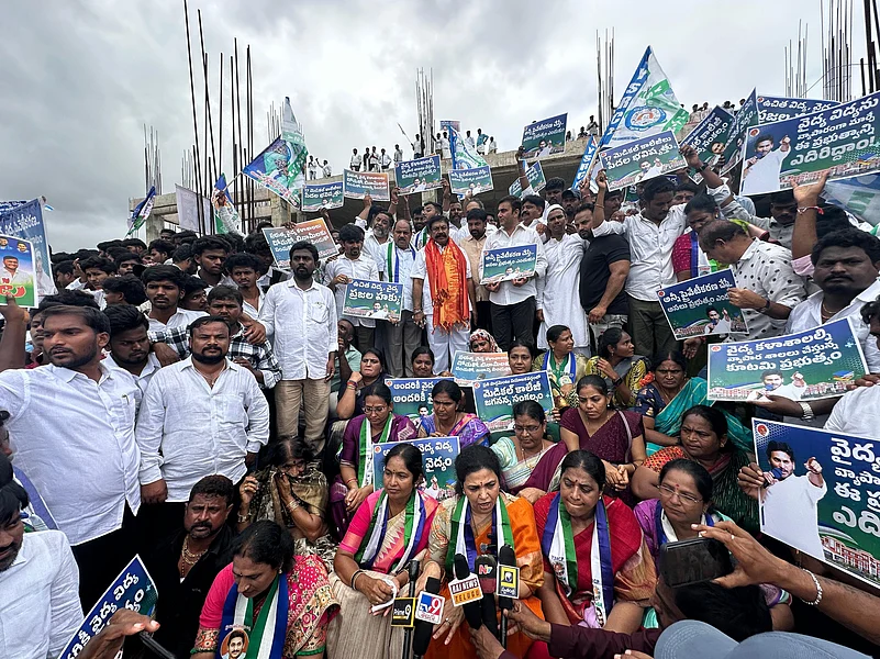 YSRCP protests, Andhra Pradesh government, medical colleges PPP