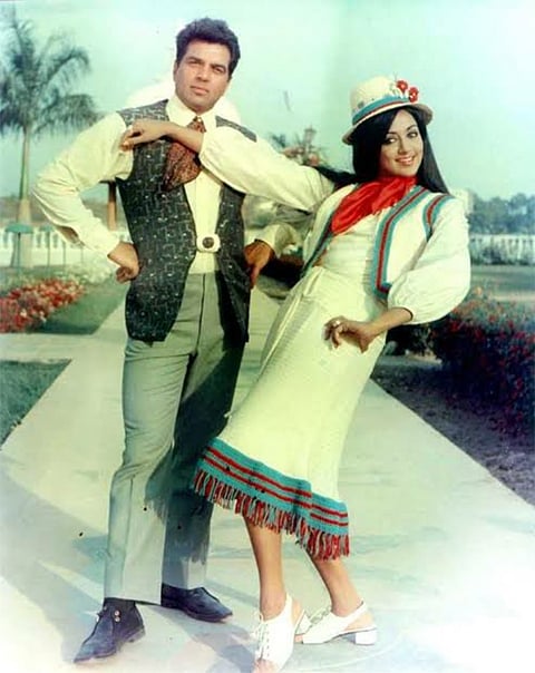 The Lovable Trickster: Dharmendra as Rajkumar in Raja Jani (1972) is mischievously magnetic alongside Hema Malini’s Shanno in this classic romantic-entertainer.