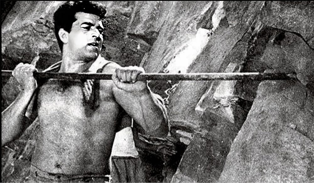 Bollywood actor Dharmendra in Phool Aur Patthar (1966)