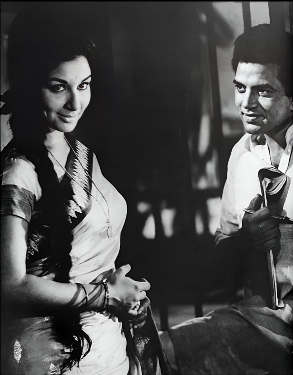 Bollywood actor Dharmendra Anupama (1966)