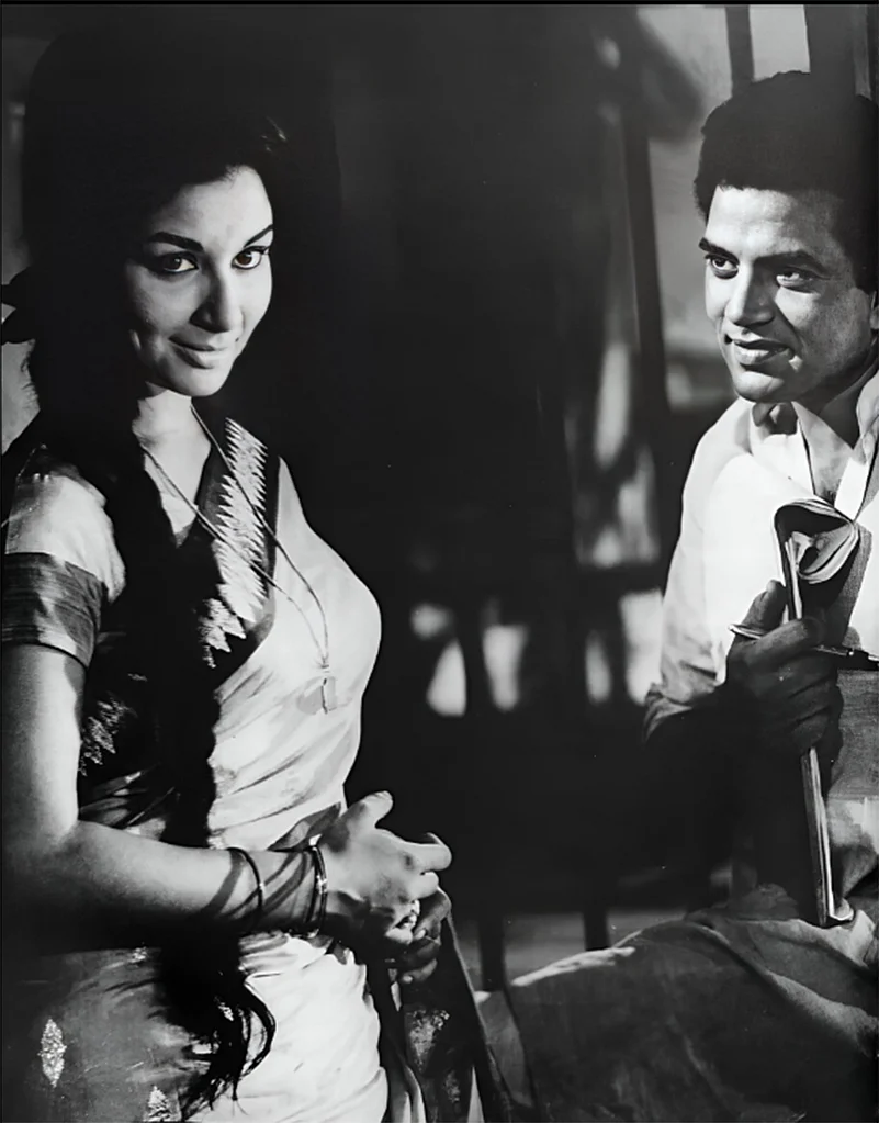 Bollywood actor Dharmendra Anupama (1966)