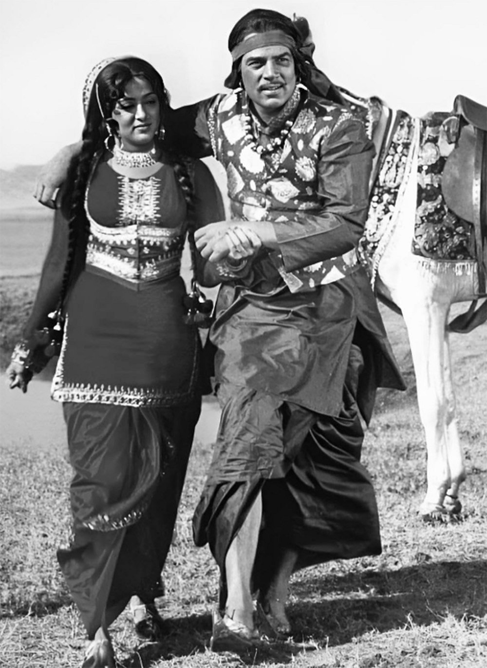 Bollywood actor Dharmendra in Pratigya (1975)