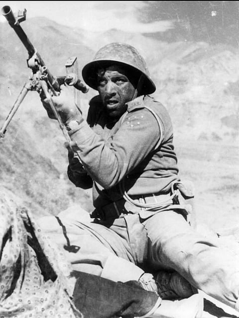 Haqeeqat (1964): In this timeless war epic, Dharmendra portrayed captain Ram Singh, a soldier caught between love and the devastating futility of war alongside co-stars Balraj Sahni and Vijay Anand.