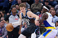 NBA: Utah Jazz Score Season-High 152 Points En Route Win Over Indiana Pacers | Photo: AP/Rob Gray : Utah Jazz forward Lauri Markkanen (23) posts up against Indiana Pacers forward Pascal Siakam (43) during the second half of an NBA basketball game in Salt Lake City.