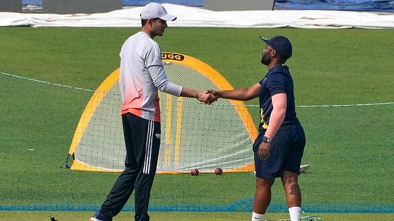 South Africa captain Temba Bavuma, right, and India captain Shubman Gill shake hands during the practice session ahead of a first test match. - AP/Bikas Das