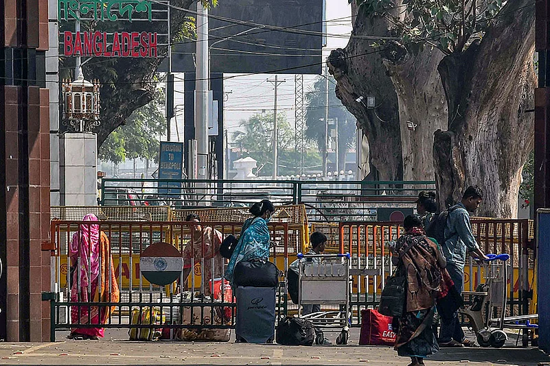 Bangladeshi citizens return to their home in WBs North 24 Parganas