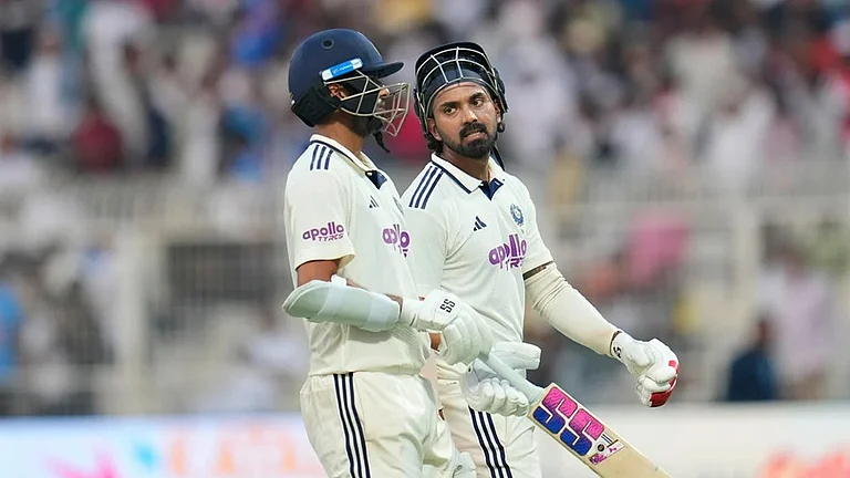 India's KL Rahul, right, and batting partner Washington Sundar walk off the field at the end of play on the first day of the first cricket test match between India and South Africa in Kolkata. - | Photo: AP/Aijaz Rahi