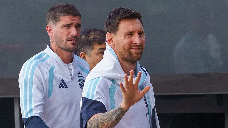Argentina Vs Angola Live Score, International Friendly: Lionel Messi waves before a training session with the national team. - Photo: AP