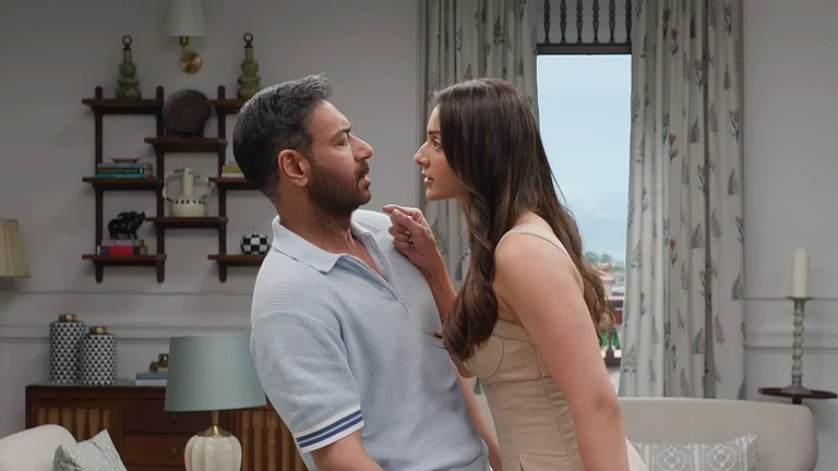 De De Pyaar De 2 crosses Rs 30 crore mark in three days - YouTube