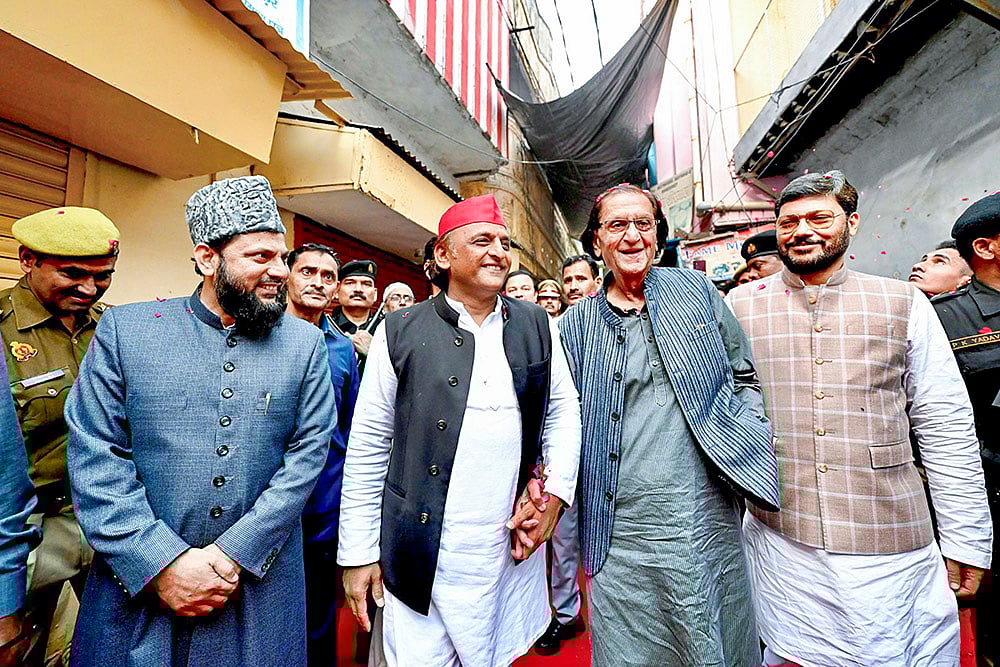 Akhilesh Yadav meets Waseem Barelvi