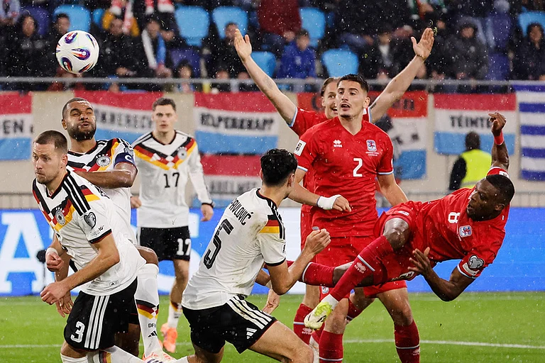 Luxembourg's Christopher Martins, right, fights for the ball with Germany's Aleksandar Pavlovic, center, during the 2026 World Cup group A qualifying soccer match between Luxembourg and Germany in Luxembourg. - | Photo: AP/Geert Vanden Wijngaert