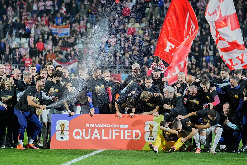 Croatian players celebrete as they qualified for the World Cup aftre defeating Faroe Islands in Rijeka, Croatia. - | Photo: AP/Darko Bandic