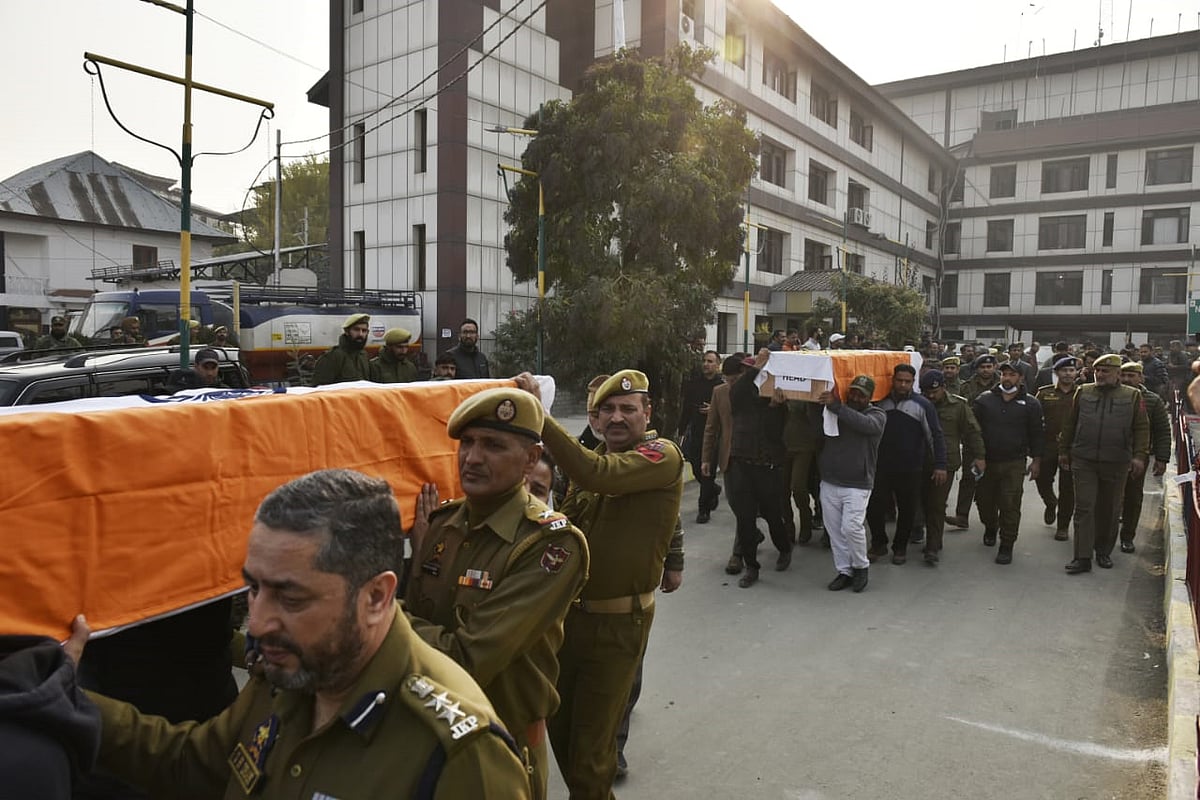 Police and relatives carry the coffins in JKs Nowgam