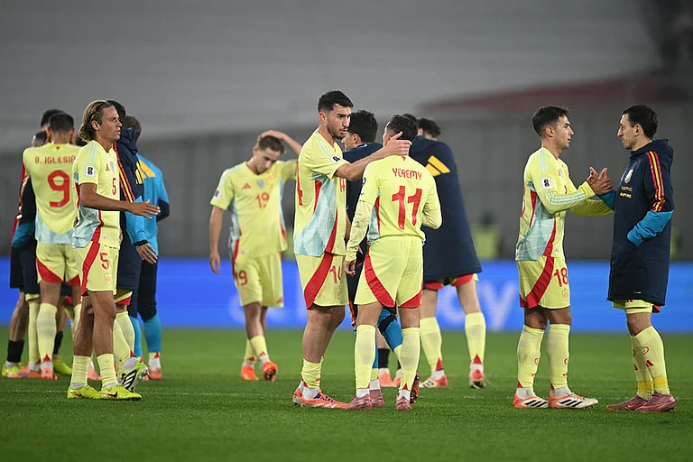Spain's players celebrate their 4-0 victory in the World Cup 2026 group E qualifying soccer match between Georgia and Spain in Tbilisi, Georgia. - | Photo: AP/Tamuna Kulumbegashvili