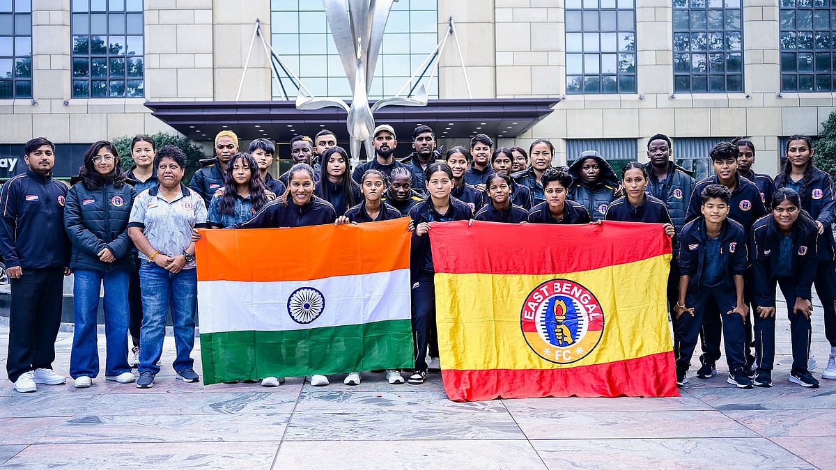 East Bengal women's team posing for the cameras. - X/eastbengal_fc