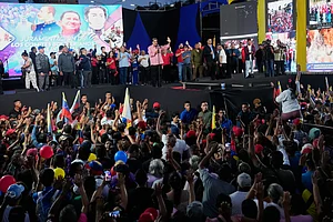 (AP Photo/Ariana Cubillos : Venezuelan President Nicolas Maduro takes the oath to people joining a state-organized civilian defense network in the Petare neighborhood of Caracas, Venezuela, Saturday, Nov. 15, 2025.