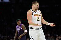 NBA: Denver Nuggets Pip Minnesota Timberwolves 123-112 In Seventh Consecutive Victory | Photo: AP/Abbie Parr : Denver Nuggets center Nikola Jokic (15) reacts after a foul called on him during the first half of an NBA basketball game against the Minnesota Timberwolves in Minneapolis.