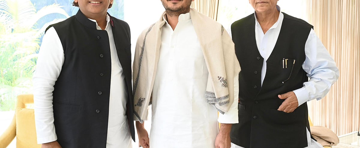  Azam Khan