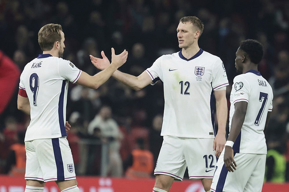 England's Harry Kane, left, shares hands with England's Dan Burn after the World Cup 2026 group K qualifying soccer match between Albania and England, in Tirana, Albania. - | Photo: AP/Vlasov Sulaj