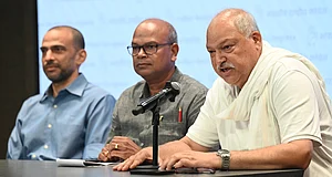 IMAGO / Hindustan Times : AICC In-charge- Bihar Krishna Allavaru (left), PCC President, Bihar Rajesh Ram (center), and CLP Leader, Bihar, Shakeel Ahmad Khan (right) at a Congress Party briefing on the Bihar election and the SIR Issue at Indira Bhawan on September 10, 2025 in New Delhi, India. (Photo by Sonu Mehta Hindustan Times) Congress Party Briefing On Bihar Election And The SIR Issue.